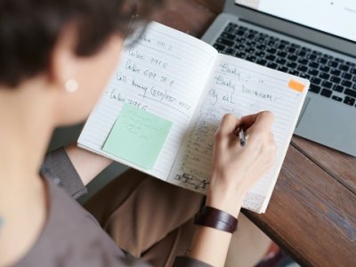 2025年美国公司合规指南：中国投资者在美投资机遇与合规申报与年审新规详解。