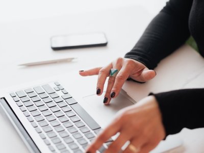 中国卖家综合税负优化攻略：搭建“香港公司+美国LLC”架构指南