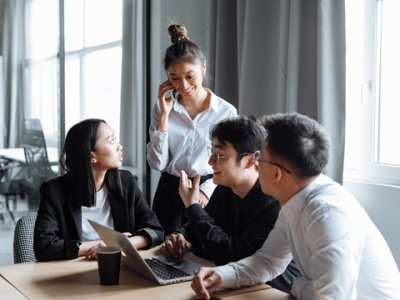 2025全球电商新规与机遇：中国卖家突围指南——亚马逊/Temu/东南亚政策/双11合规：机会与挑战并存。